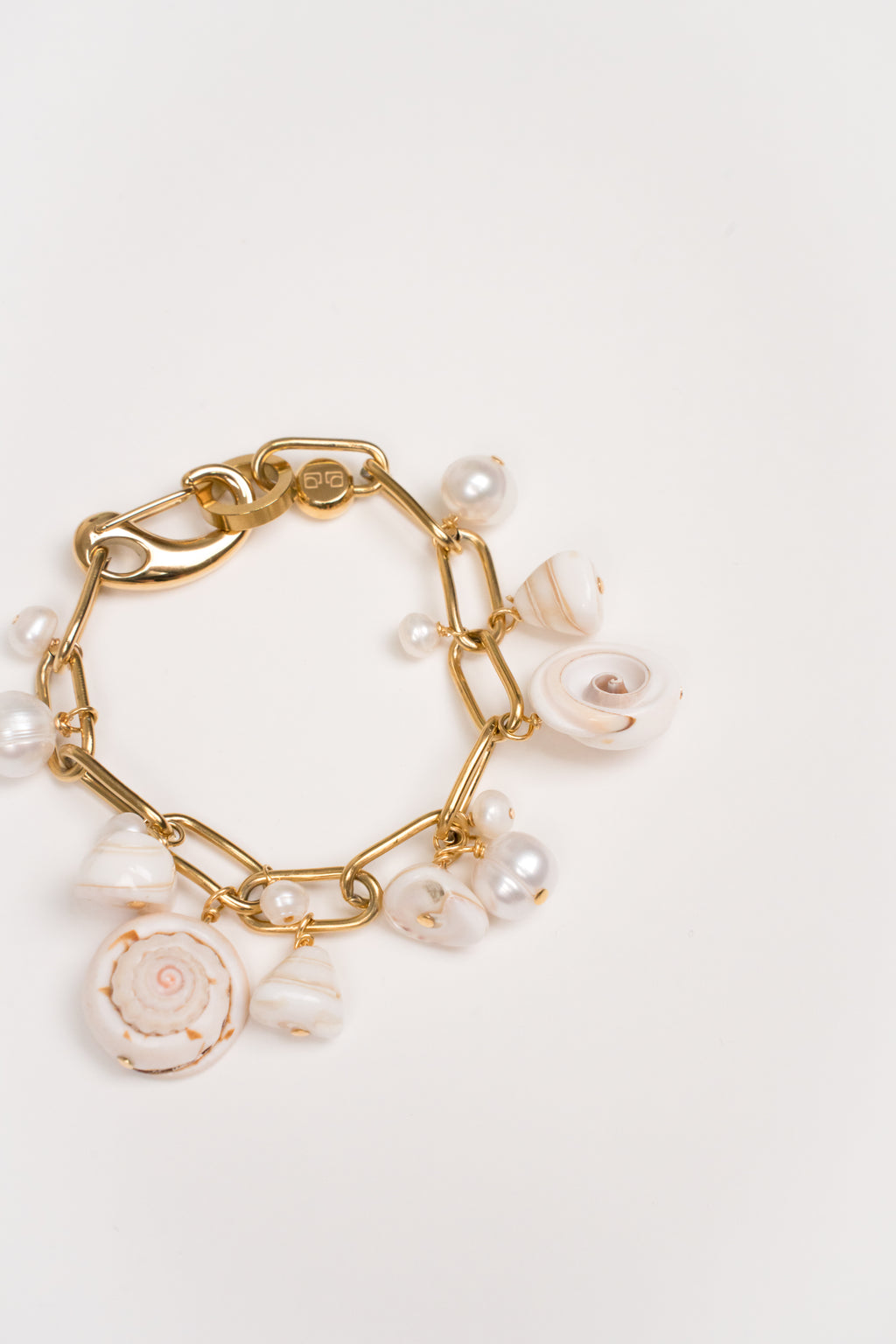 Pulsera cadena con perlas y caracoles